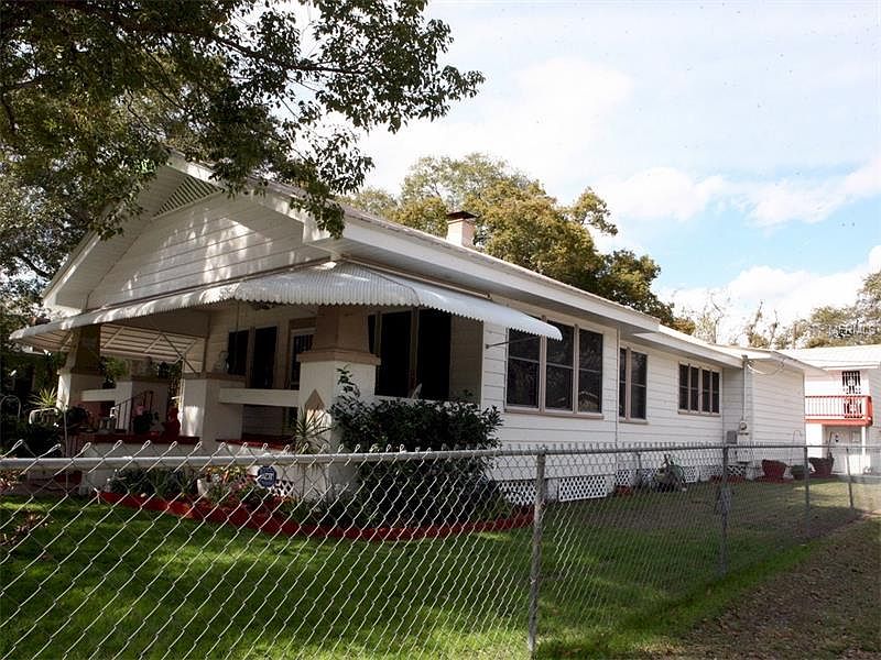1st image of 208 E Fern St
