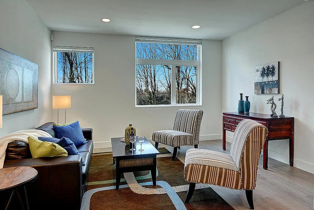 1507 Lakeview Blvd E — Photo 1