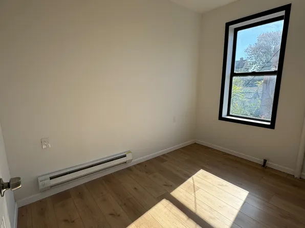 644 E 219th St #1R, Bronx, NY 10467