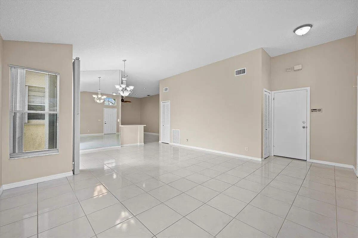 3 bed, 2.0 bath, $3,100 — Photo 3
