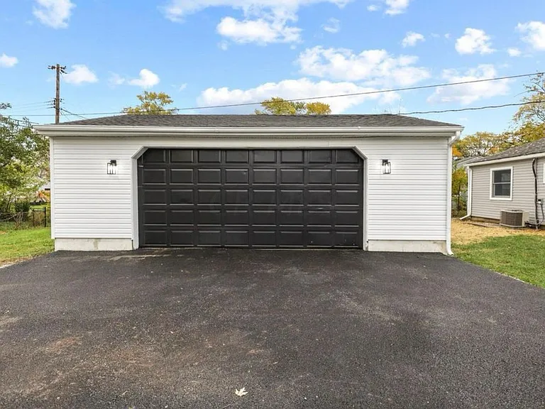 4450 Darley Ct — Photo 13