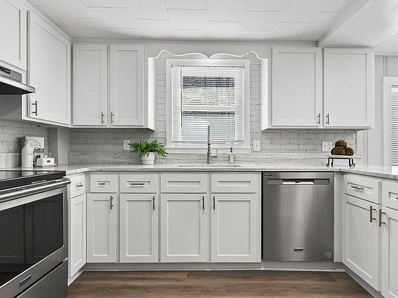 4th image of 562 E County Rd