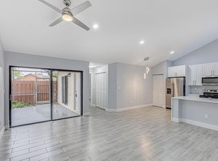 1240 Summit Place Cir APT D, West Palm Beach, FL 33415
