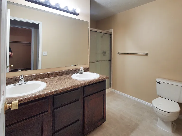 5043 S 1150 E — Photo 7