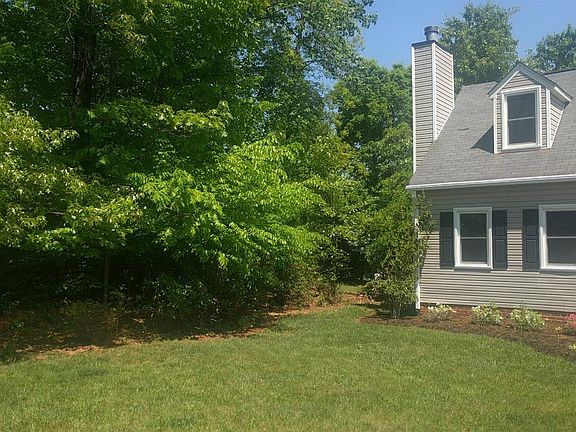 4th image of 119 Whispering Pines Ct