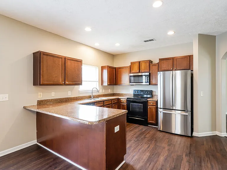 1096 Shire Dr — Photo 7
