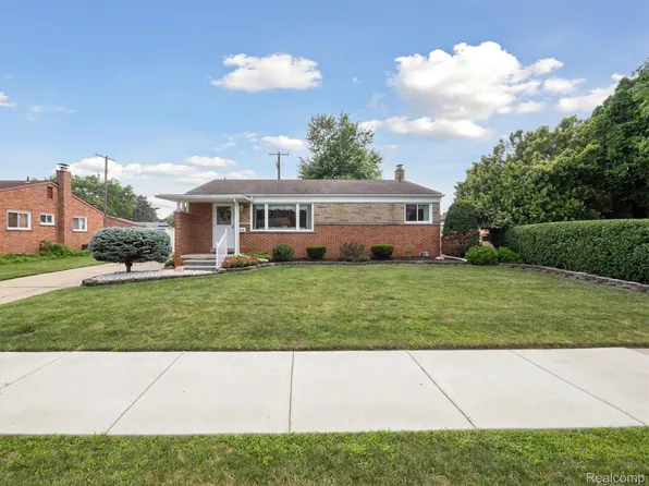 33329 Mackenzie Dr, Westland, MI 48185