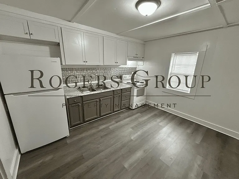 301 Perry St — Photo 3