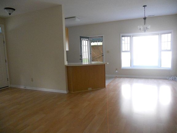 4th image of 103 Forest Oaks Dr