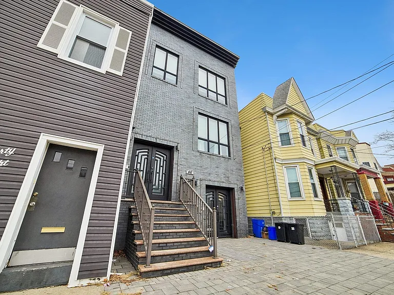 46 Carlton Ave #B — Photo 31