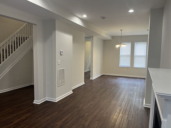 2nd image of 304 Lyndhurst St #1