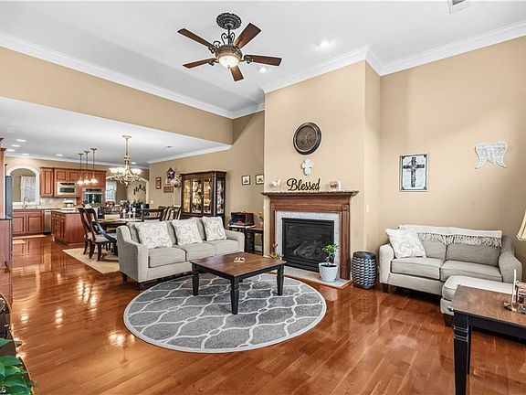 3rd image of 4002 Mulligan Cir
