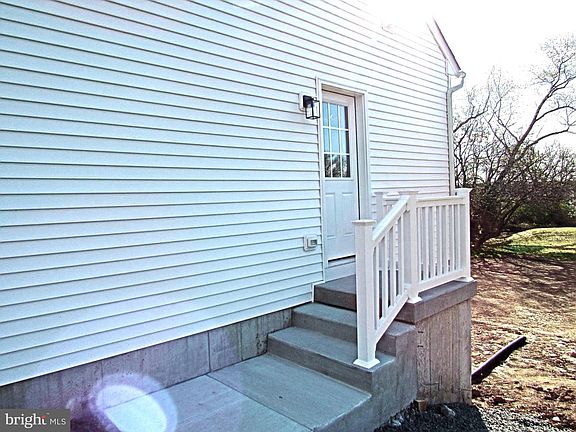 4th image of 957 Spring City Rd