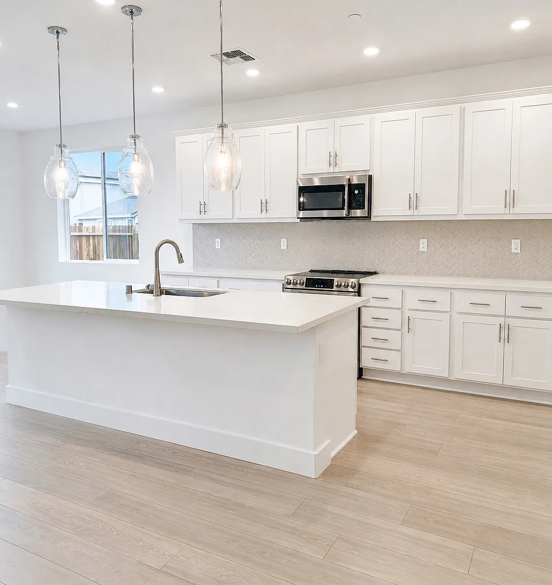 5 bed, 3.5 bath, 3551 sqft, $3,695 — Photo 3