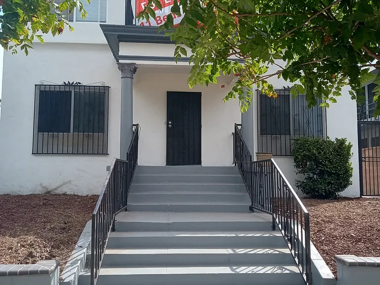 8930 S Vermont Ave — Photo 73