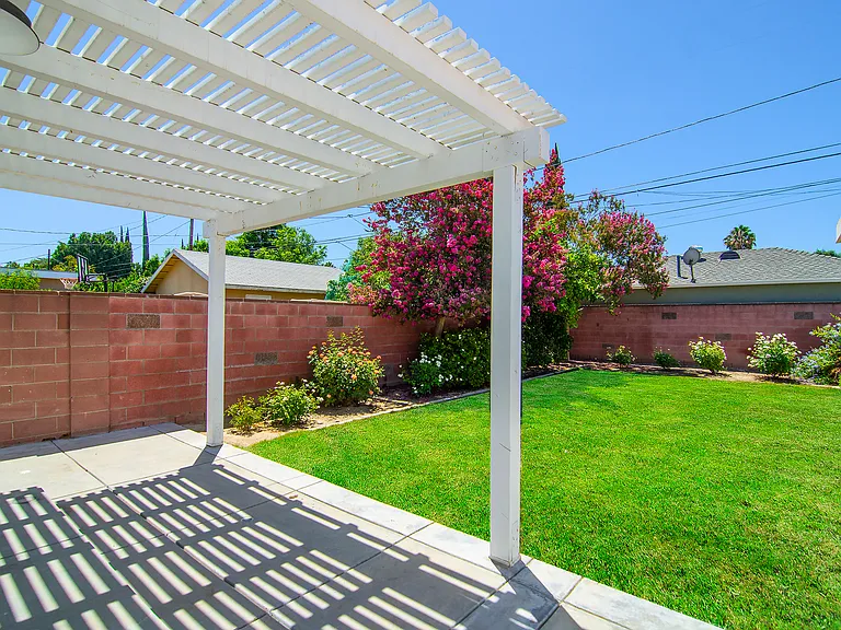 22446 Berdon St — Photo 17