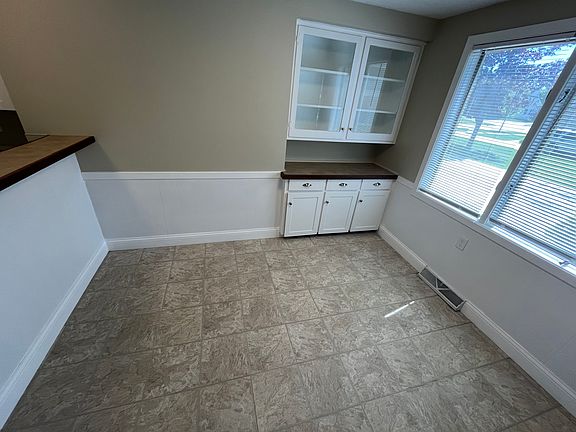 4th image of 30 N Carlton St APT 3