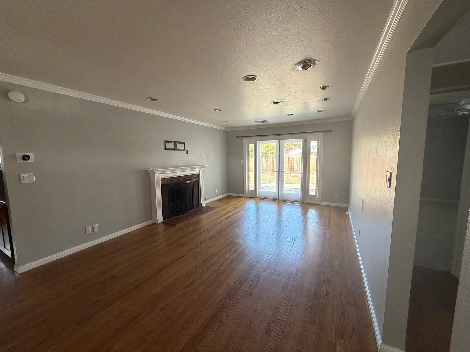 4 bed, 1641 sqft, $5,300 — Photo 2