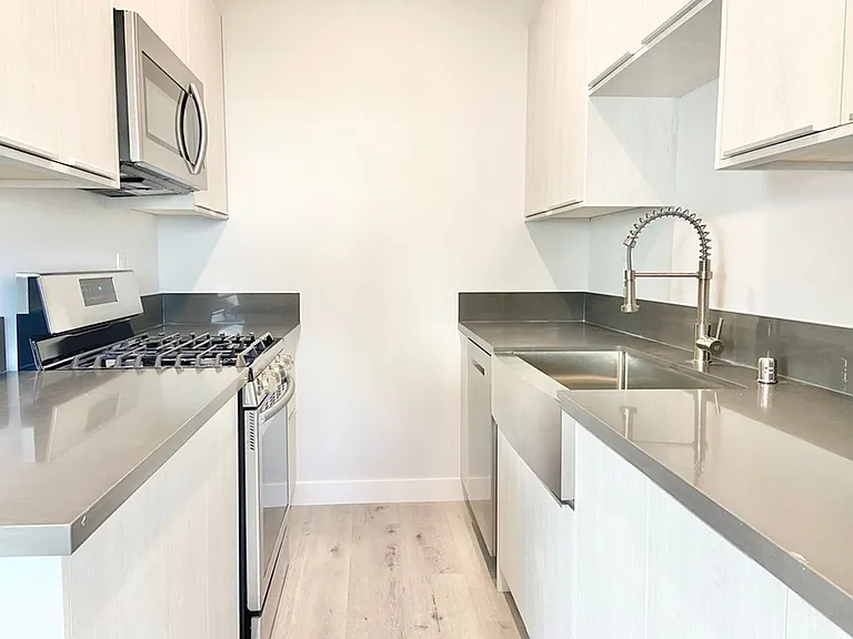 141 Swall Residences — Photo 19