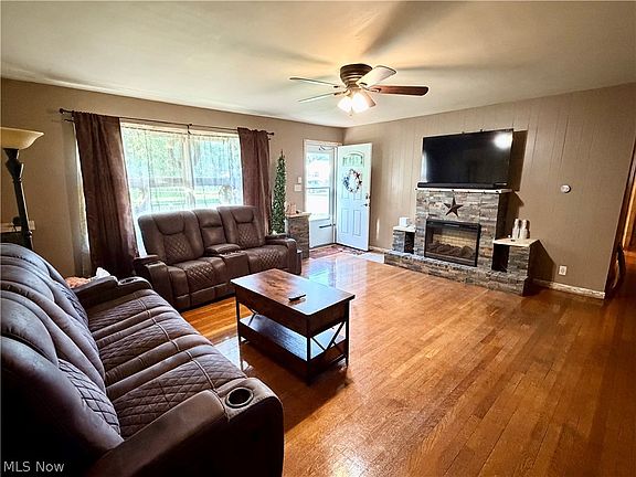 5th image of 56 Beechrock Dr