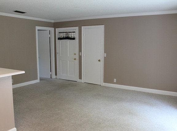 5th image of 800 Mallery St APT 24