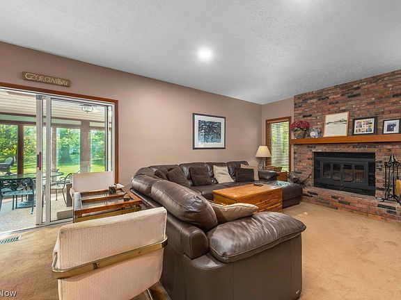 3rd image of 32364 Birchwood Ln