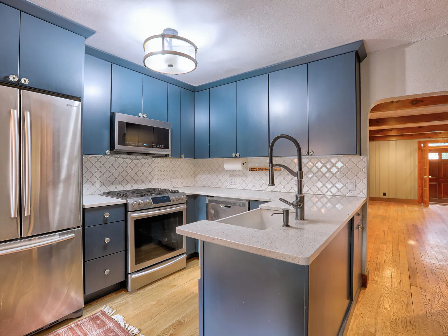 3 bed, 1062 sqft, $2,500 — Photo 2