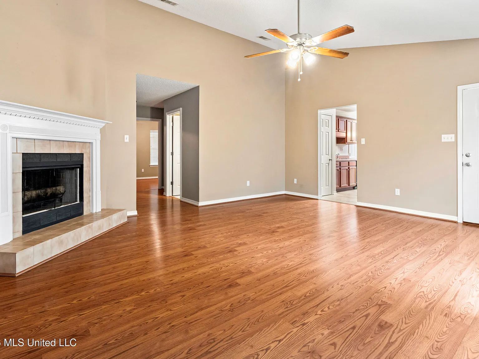 3 bed, 2.0 bath, 1348 sqft, $1,850 — Photo 2