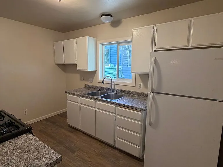 1117 N Alameda Ave — Photo 6