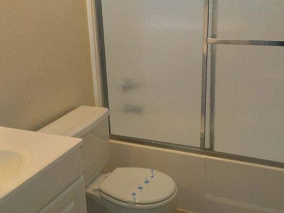 2nd image of 1920 E 52nd St #202
