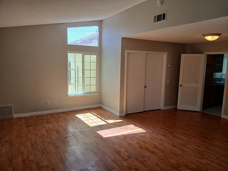 378 E Mariana St — Photo 8