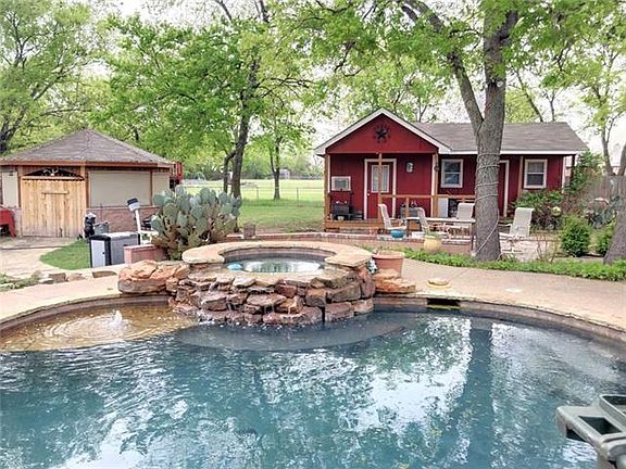 5th image of 1015 Red River Dr