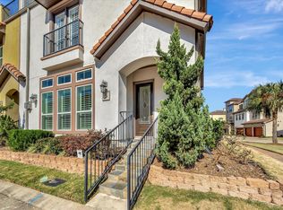 6 W Oaks Dr, Houston, TX 77058