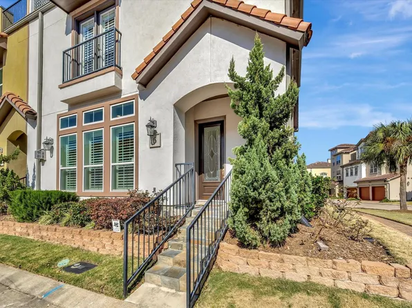 6 W Oaks Dr, Houston, TX 77058