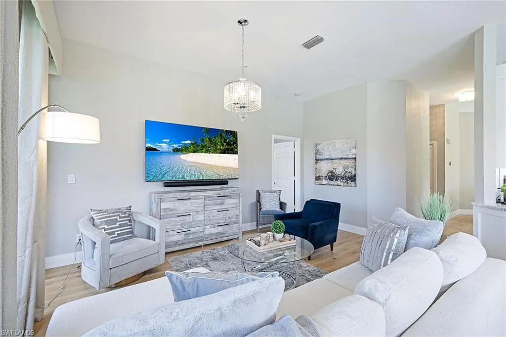 3 bed, 2.0 bath, 1800 sqft, $12,000 — Photo 3
