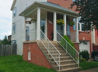 6406 Overcoat Ln, Centreville, VA 20121