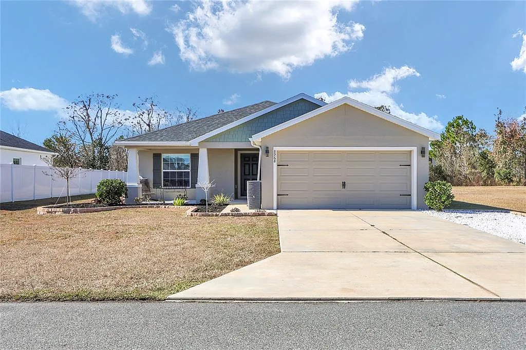 3 bed, 2.0 bath, 1541 sqft, $2,100 — Photo 2