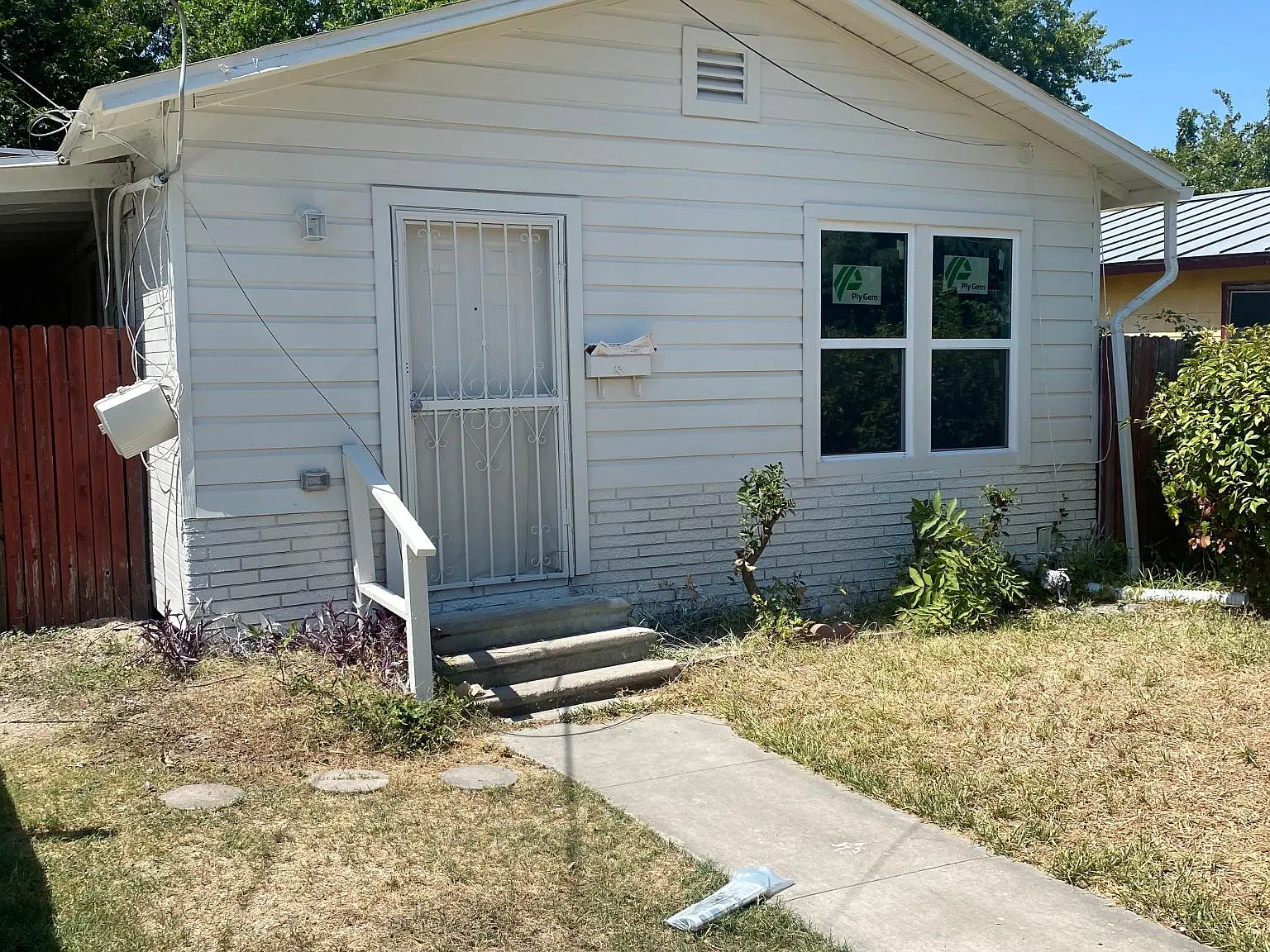 2 bed, 912 sqft, $1,200 — Photo 1