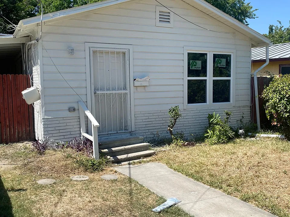 206 Aztec St