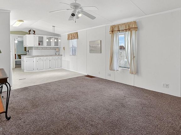 3rd image of 440 DUMBARTON Avenue