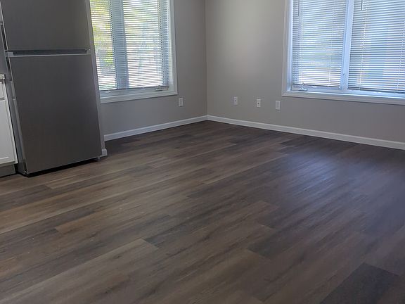2nd image of 612 University Ave SE #3