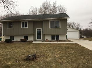 9260 Elmcrest Dr, Norwalk, IA 50211