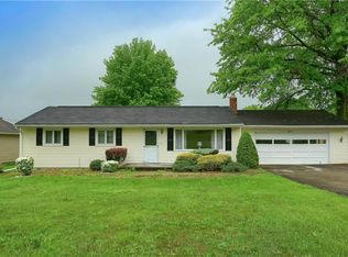 3027 Pinehurst Dr, New Castle, PA 16105