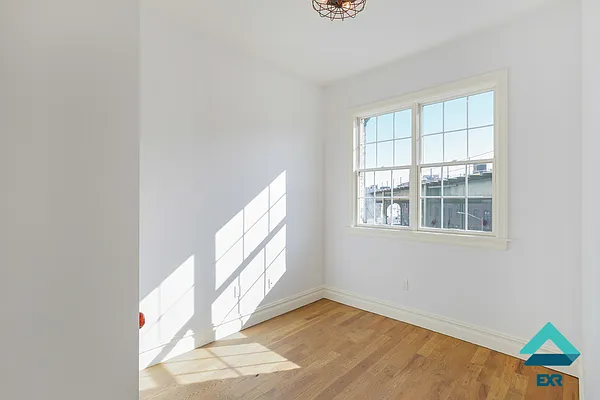 Rented by EXR | media 25