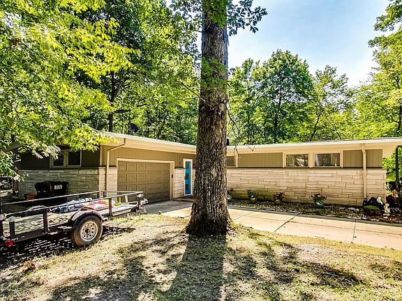 3rd image of 32 Woodland Ct