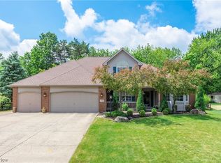 7844 Shelly Dr, Seven Hills, OH 44131