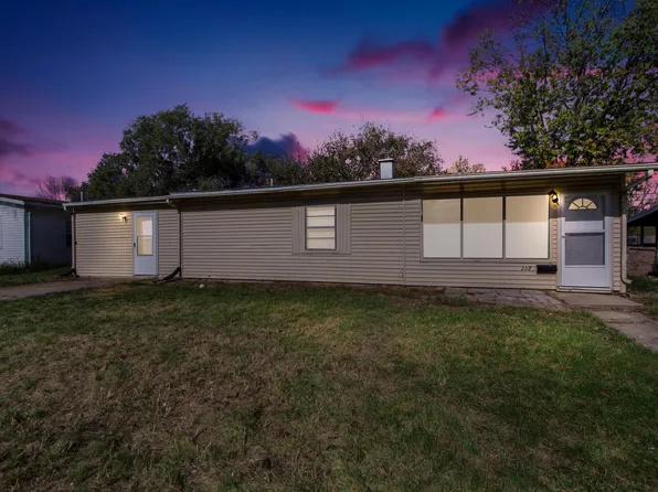 207 Prentice Dr, New Carlisle, OH 45344