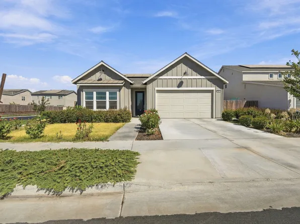 102 E Tyler Avenue, Visalia, CA 93291