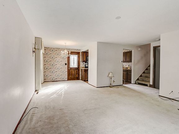 4th image of 18129 W Valley Dr