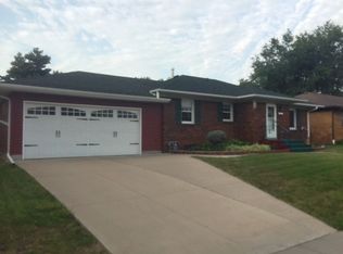 1627 Northlawn Rd, Davenport, IA 52804